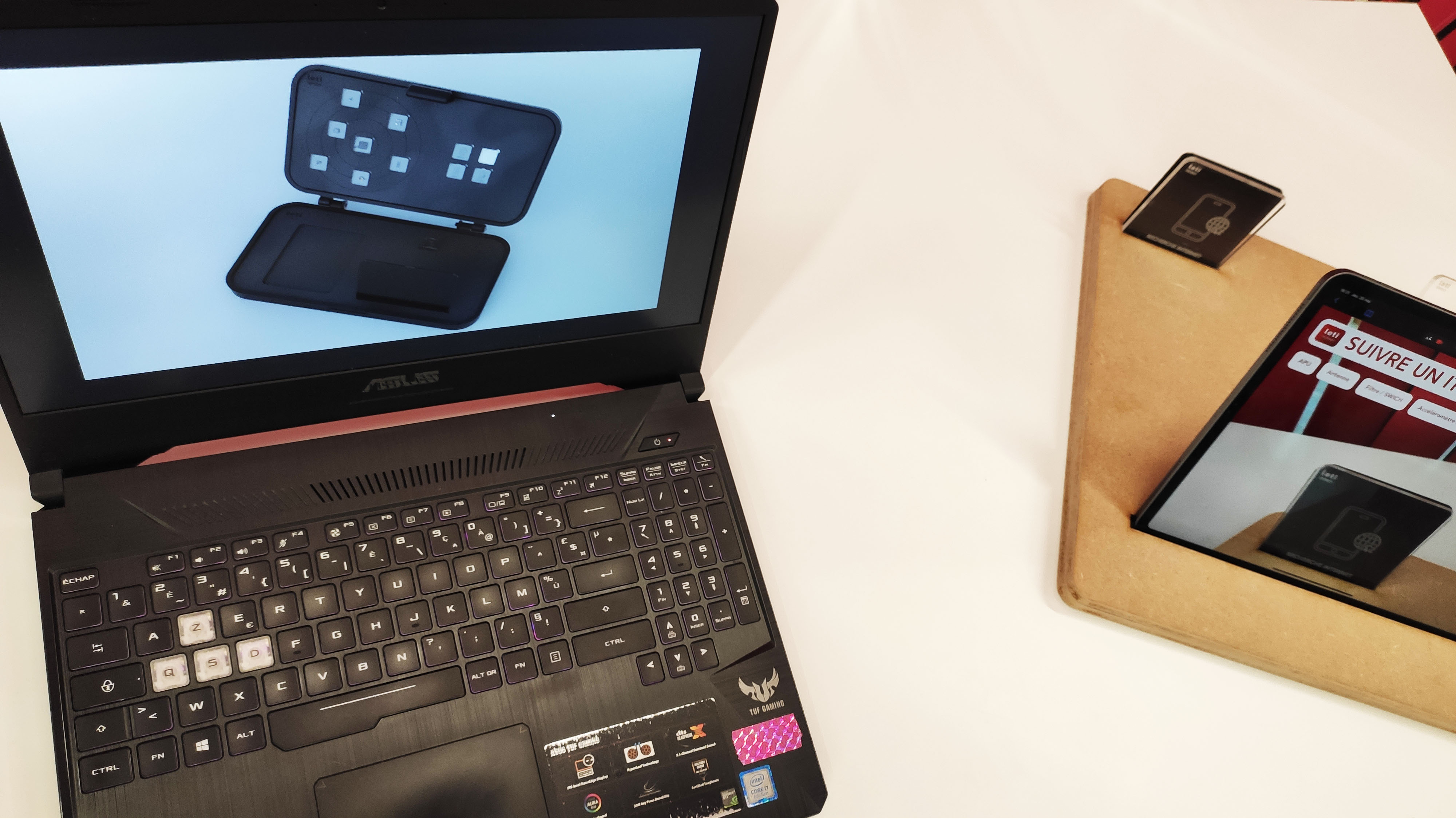 Presentation of the carrying case as well as augmented reality